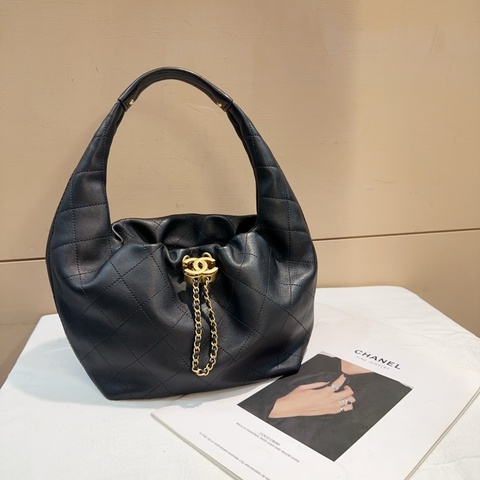 Chanel 黑牛皮金釦Hobo肩背包