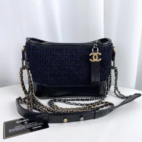 Chanel • 經典Gabrielle 深海藍毛呢金釦流浪包 小號