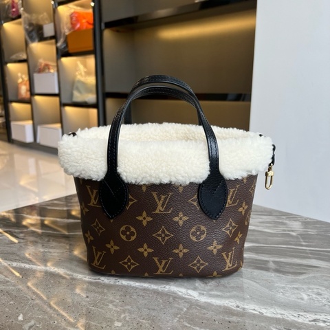 Louis Vuitton • 滑雪系列經典老花拼羊羔毛Neverfull Bb 全配🈶盒