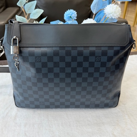 Louis Vuitton 路易威登Greenwich 棋盤格男士肩帶款斜挎包  尺寸：36x9x29
