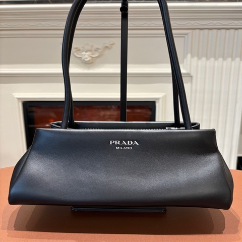 普拉達 Prada 黑色22fw秀款hobo手提單肩包 腋下包