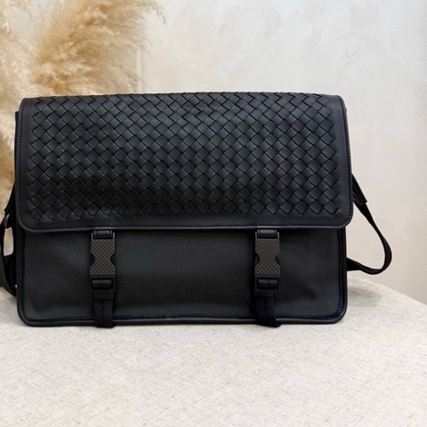 Bottega Veneta葆蝶家 Bv男士邮差包 黑色编织款