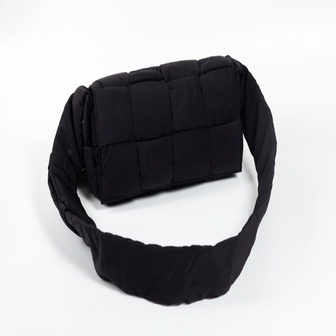 全新Bottega Veneta （Padded Tech Cassette）編織空氣尼龍肩背包