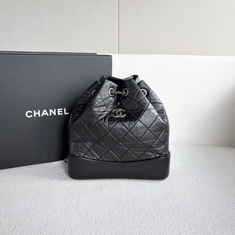 Chanel香奈兒黑色銀扣 牛皮 尺寸21*22*9