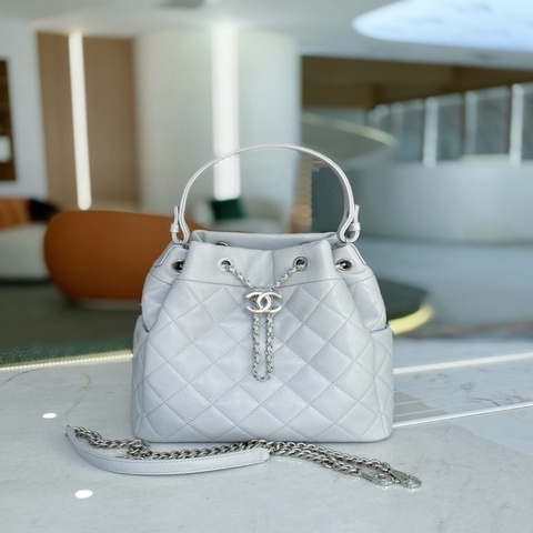 CHANEL/香奈兒 灰銀荔枝紋牛皮水桶包，28開有卡，尺寸：27*26cm