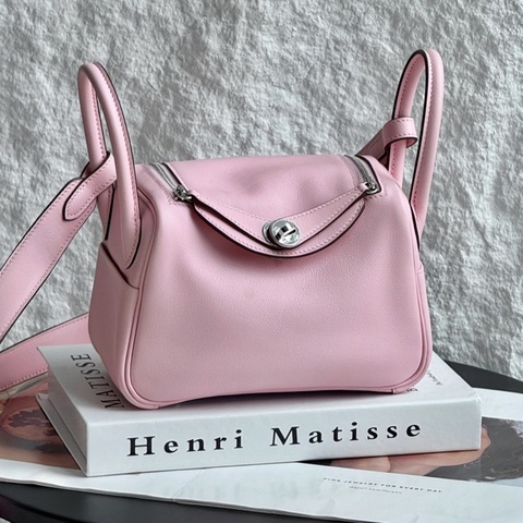 Hermes 愛馬仕 mini Lindy3Q櫻花粉銀扣swif皮 Z刻