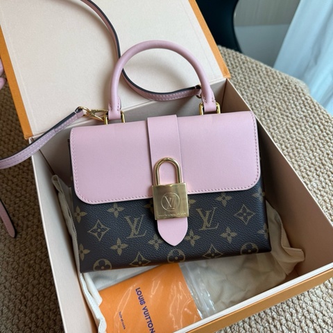 LV 路易威登 粉色Locky BB鎖頭包芯片款