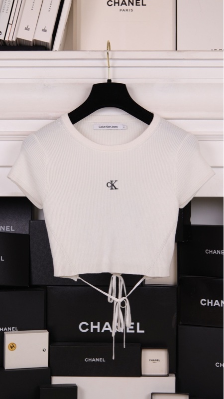 Calvin Klein CK白色针织圆形短袖上衣外套