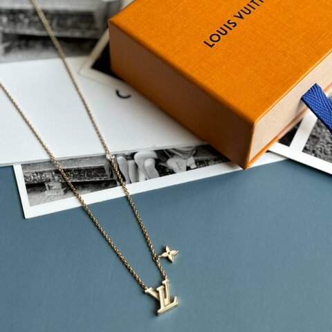 ::LOUIS VUITTON:: LV M01092 LV Iconic Enamel 白色琺瑯Monogram花卉圖案吊飾 項鍊