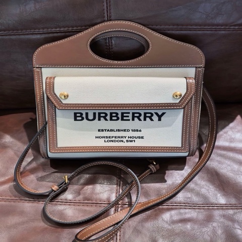 博柏利 Burberry Pocket 棕色皮革拼白色帆布郵差包 尺寸：23*27*6