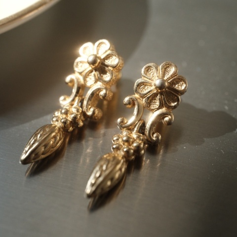 Dior 1990s Christian Dior Vintage 巴洛克金雕花卉捲草紋垂墜耳環