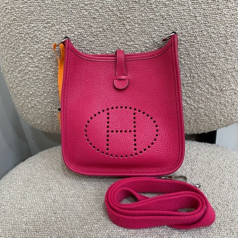 hermes 愛馬仕0mini伊芙琳 玫紅色 y刻