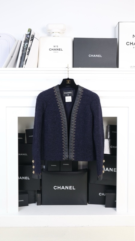 Chanel 15年萨尔茨堡系列秀款深蓝色波浪拼皮滚边珍珠扣上衣外套