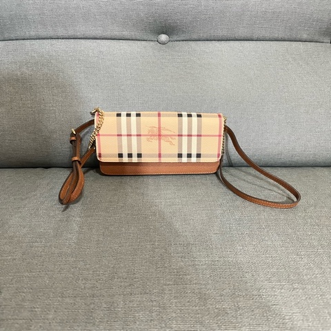 Burberry Haymarket Check咖杏格紋PVC翻蓋斜背包