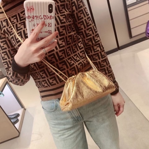 BV 金色手拿雲朵包 38*18*9 9新 配件塵袋