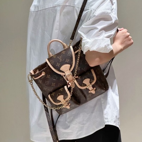 LV Excursion 老花 後背包 芯片款 23.5*25cm 9新 配件塵袋 盒子 吊牌
