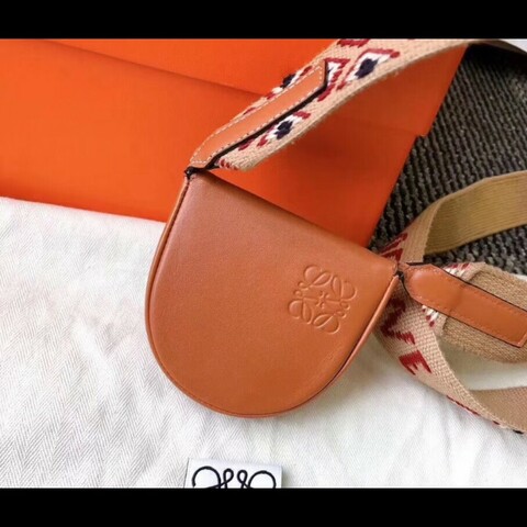 Loewe羅意威 焦糖色mini heel馬蹄包 8cm