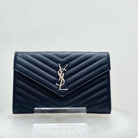 YSL 聖羅蘭V紋魚子醬黑銀信封包中號