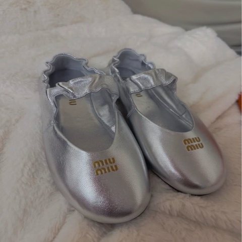 Miu Miu 銀色娃娃鞋
