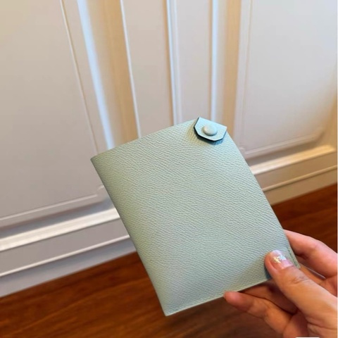 全新 Hermès 護照夾 Passport Cover｜薄荷綠／Epsom 牛皮｜輕薄旅行必備