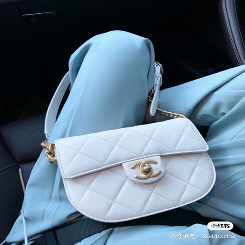 Chanel香奈兒 白色半月馬鞍包