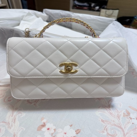 Chanel (Top Handle Flap Bag)