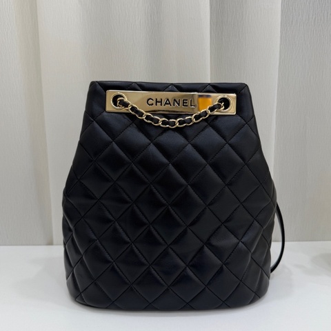 Chanel  香奈兒 23開黑金羊皮水桶包鏈條包