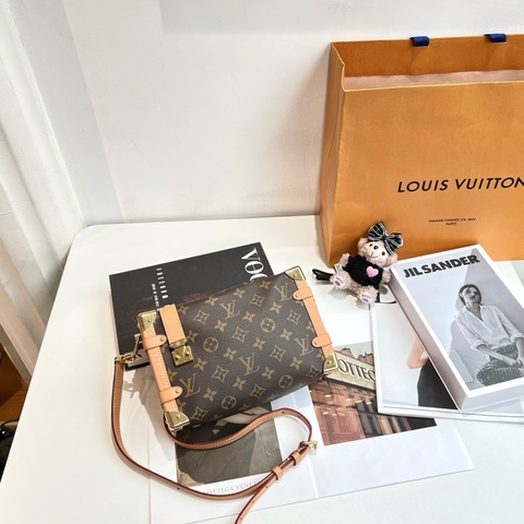 路易威登 Louis Vuitton Side Trunk中號谷愛凌斜挎包