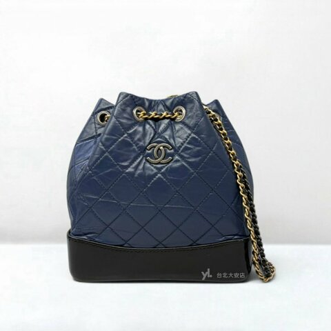 A13373-Chanel 藍色菱格拼黑底小號流浪後背包 A94485