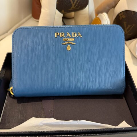 PRADA 金字LOGO拉鏈中夾 藍色