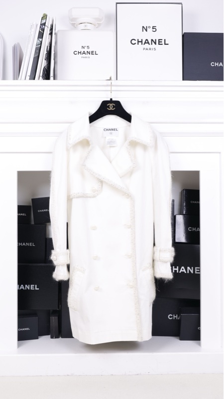 Chanel 04年春夏秀款奶白色珍珠双排扣亮片滚边风衣外套