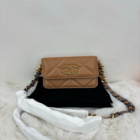 Chanel/香奈兒  22A 19bag 米色 金扣 mini 斜挎包 小羊皮 22年芯片 閒置未使用品 尺寸：8.5 × 12 × 2.5