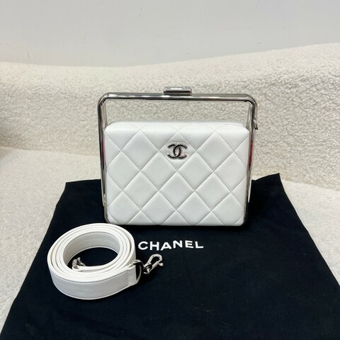 Chanel香奈兒白色銀扣菱格紋小羊皮銀桿晚宴盒子包手提肩包