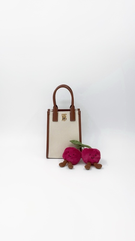 Burberry TB 金釦燕麥帆布拼皮革 迷你琴譜包✨ Wisher惟奢名品✨