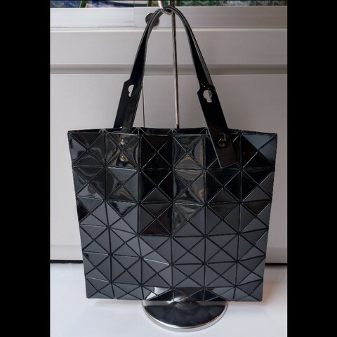 Issey BAOBAO 黑亮托特包 6×6