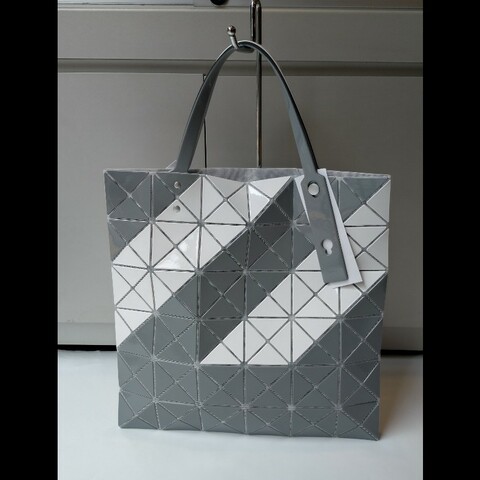 Issey BAOBAO 灰白斜格托特包 6×6
