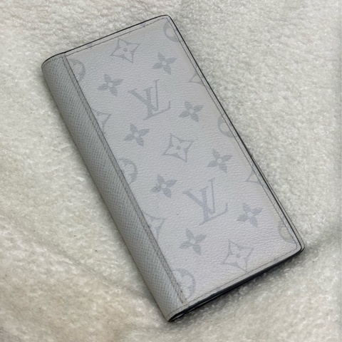 LV 冰川白對開長夾 ✨最新晶片款