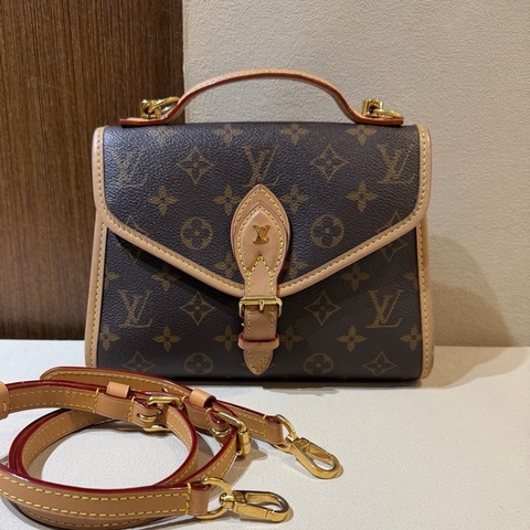 Louis Vuitton 路易威登 lvy老花 郵差包 尺寸：23×18cm
