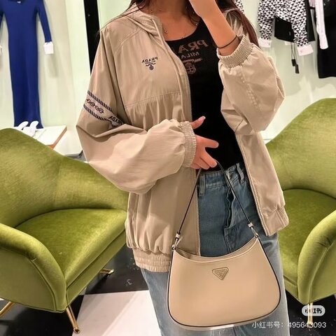 Prada 三角標Celo bag hobo  手提肩背腋下包 銀色三角標設計牛皮 26*16*5.5  98新配件塵袋