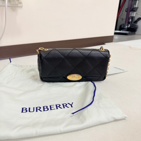 Burberry Strand 小牛皮鏈帶斜背包