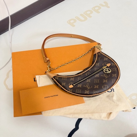 Louis Vuitton Loop 彎月包