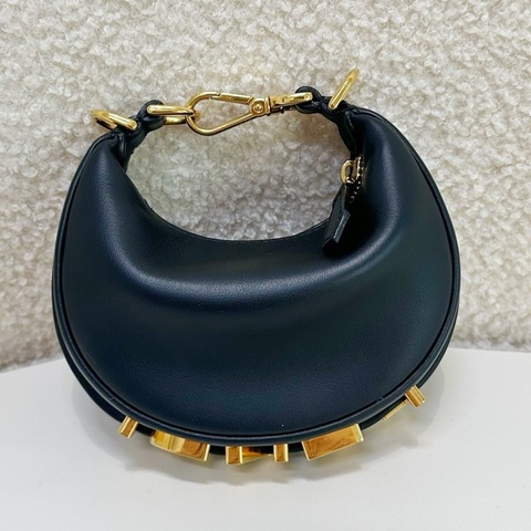 Fendi/芬迪  黑色小牛皮經典徽標logo Graphy系列新月迷你手拿月牙包