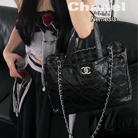 Chanel • 經典黑銀油臘牛皮拼毛呢托特包