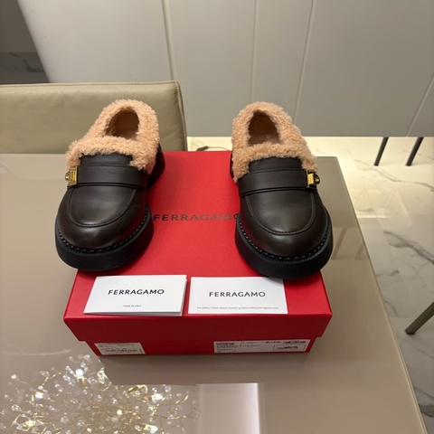 Ferragamo 冬季全新款絨毛樂福鞋