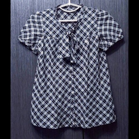 絕版BURBERRY 博柏利 BLUE LABEL 藍標 戰馬 女黑灰菱格紋胸線修身公主袖短袖上衣36號