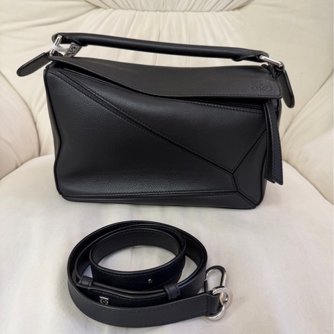 羅意威 Loewe全黑小號puzzle男女同款  無附件 底長24cm。