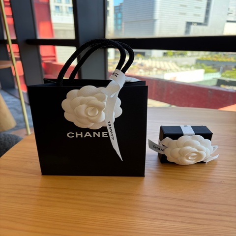 Chanel 珍珠鑲Logo垂墜針式耳環