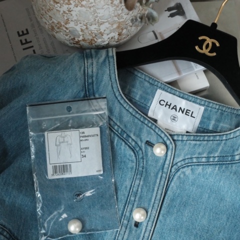 CHANEL 2013春夏系列 經典珍珠鈕扣水洗丹寧短版七分袖小外套