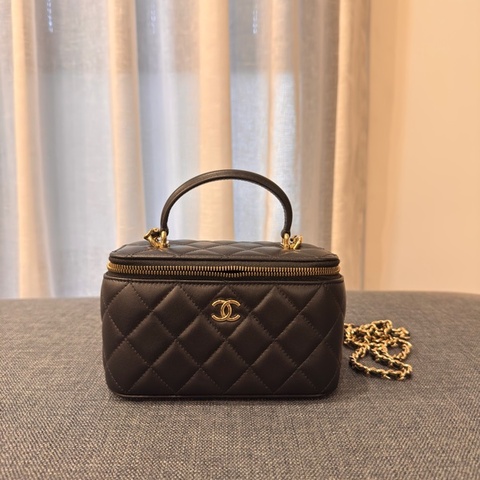 Chanel 2023購入晶片款鏡子羊皮黑金提把長盒子/ 飯盒包 近全新～
