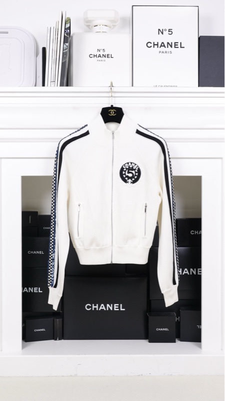 Chanel 23C秀款5号徽章针织亮片棒球服外套